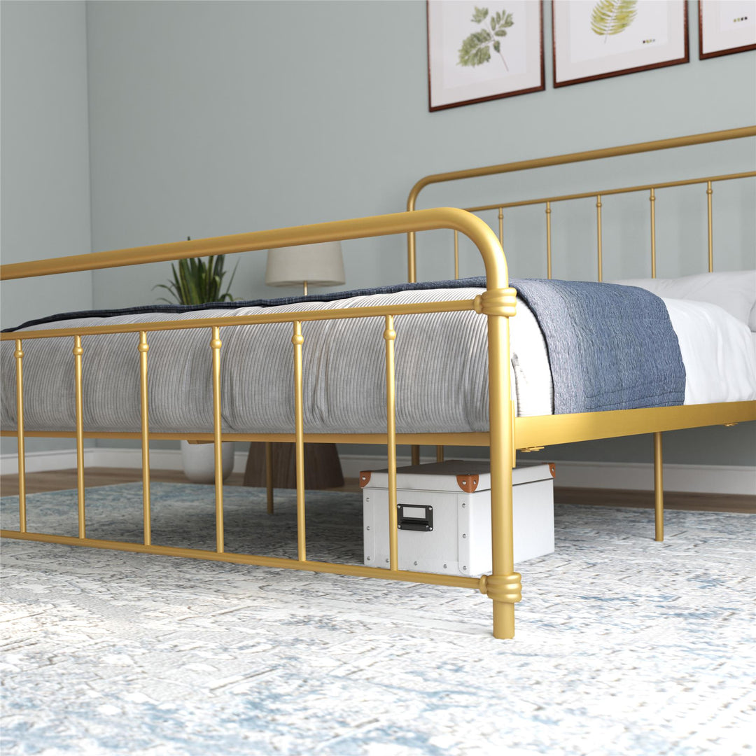 Wallace Spindle Metal Bed with Elegant Curves and Slats - Gold - Queen