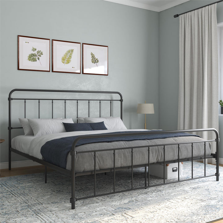 Wallace Spindle Metal Bed with Elegant Curves and Slats - Black - King