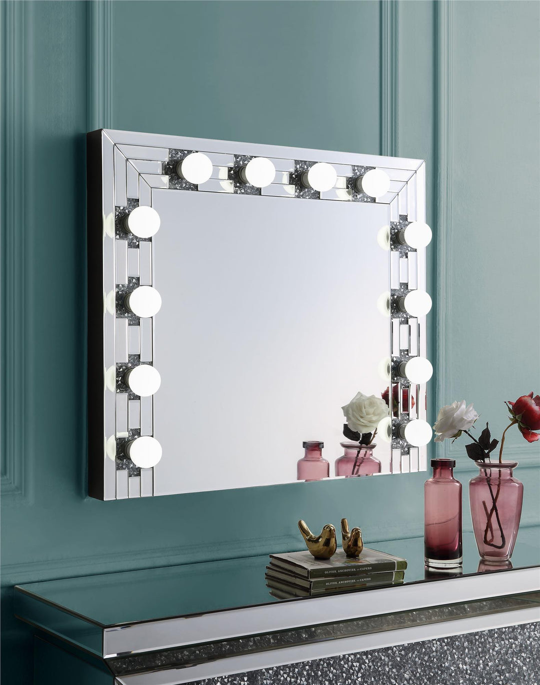 Glamorous mirrors with built-in bulbs -  Chrome