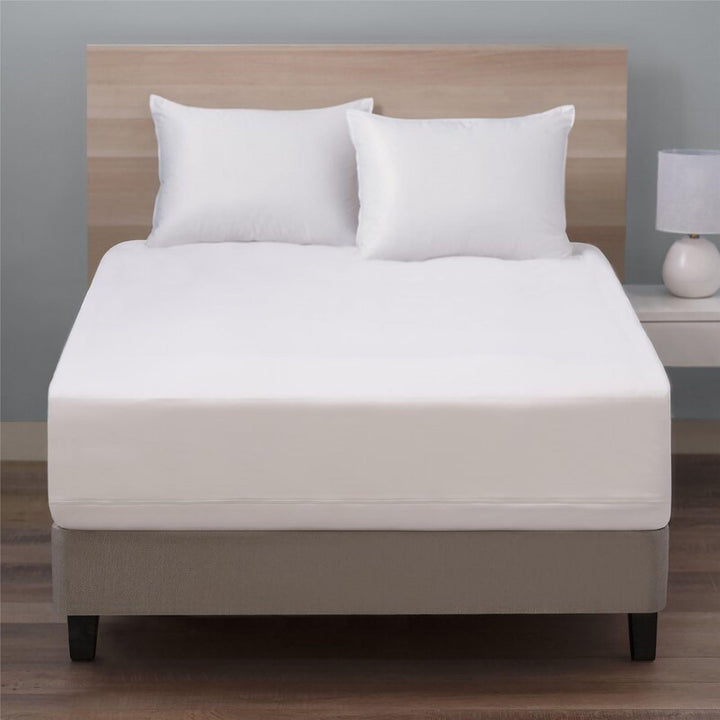 hypoallergenic mattress protector - White - Full