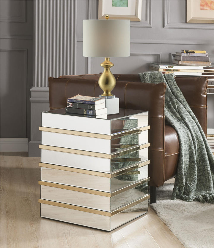 End tables with modern glass designs -  N/A