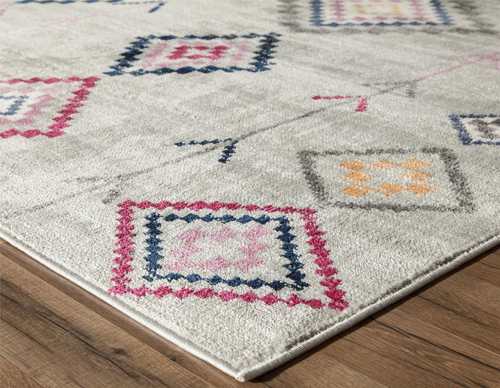 Soft gray rug with Moroccan patterns -  Light Gray  -  5'3"x7'0"