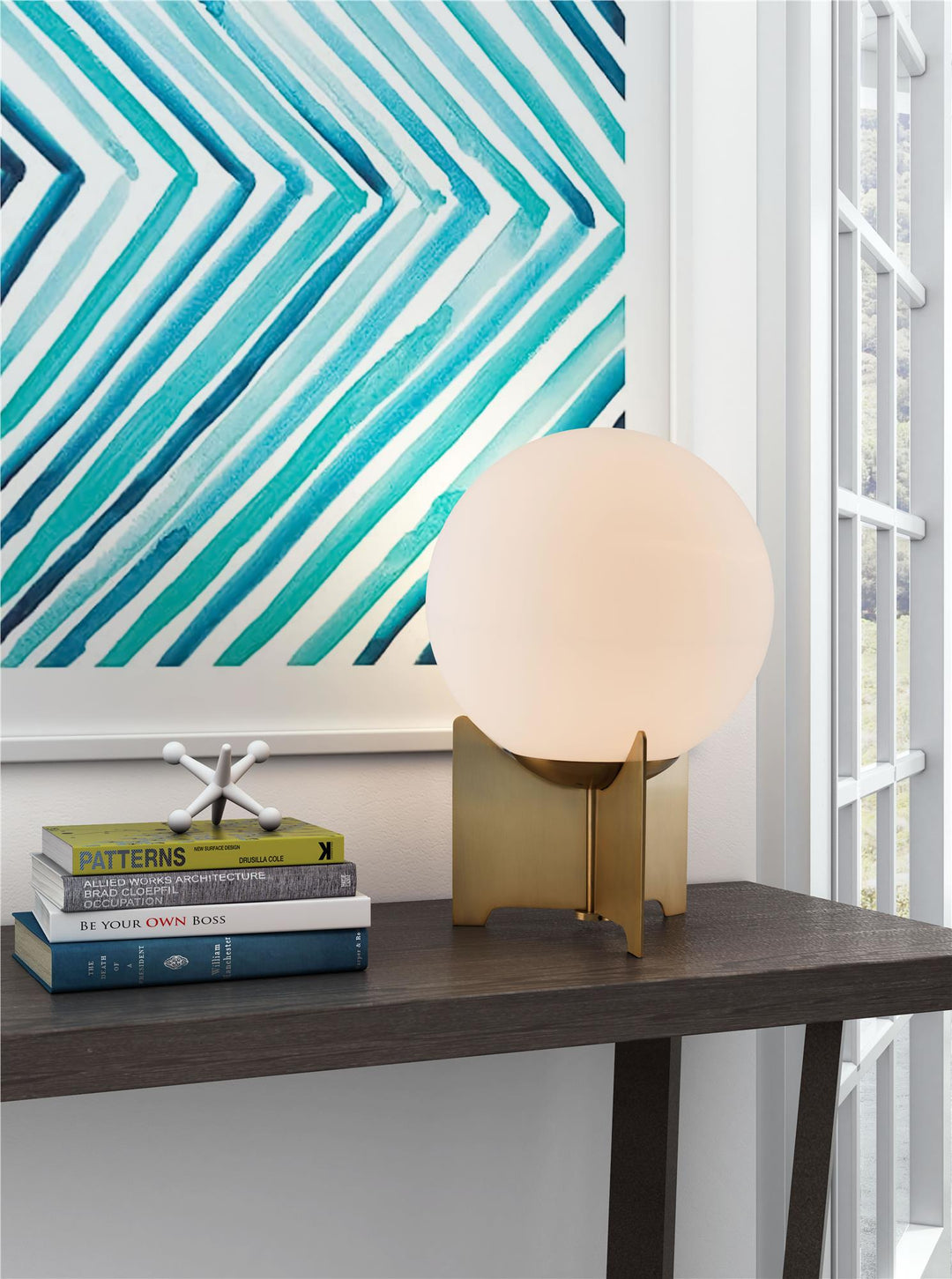 Pearl's elegant white and brass table lamp -  N/A