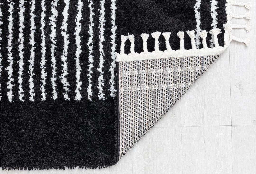 Deep black shag rug with stripe design -  Black  -  5'0"x7'0"