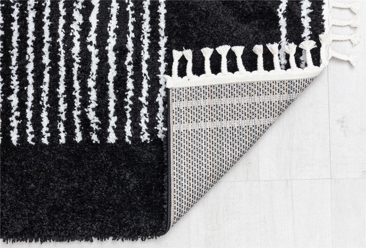 Deep black shag rug with stripe design -  Black  -  5'0"x7'0"