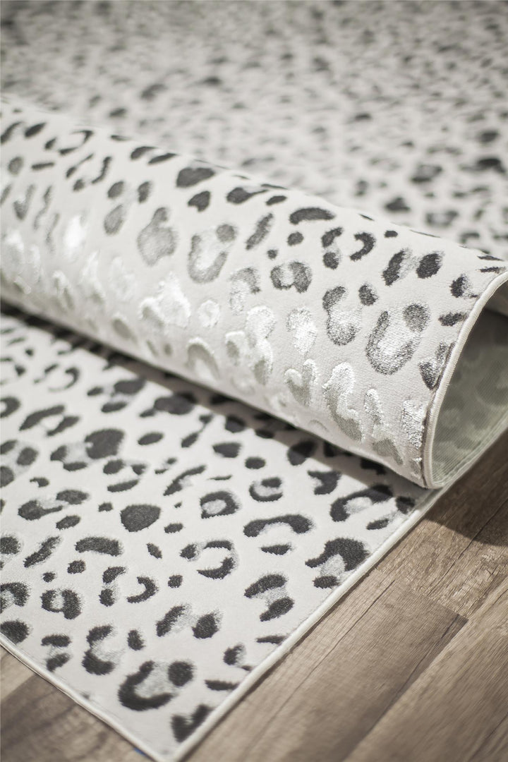 Stylish snow leopard pattern for living rooms -  White  -  8'0"x10'0"