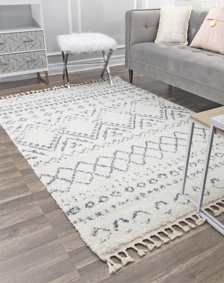 Gray tribal designs on white rug -  White  -  8'0"x10'0"