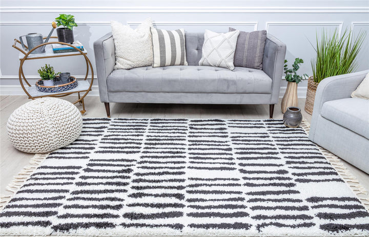 Modern white rug with geometric and stripe motifs -  White  -  5'0"x7'0"