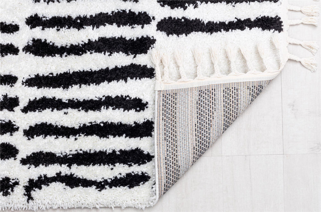 Stripe design meets modern white rug -  White  -  5'0"x7'0"
