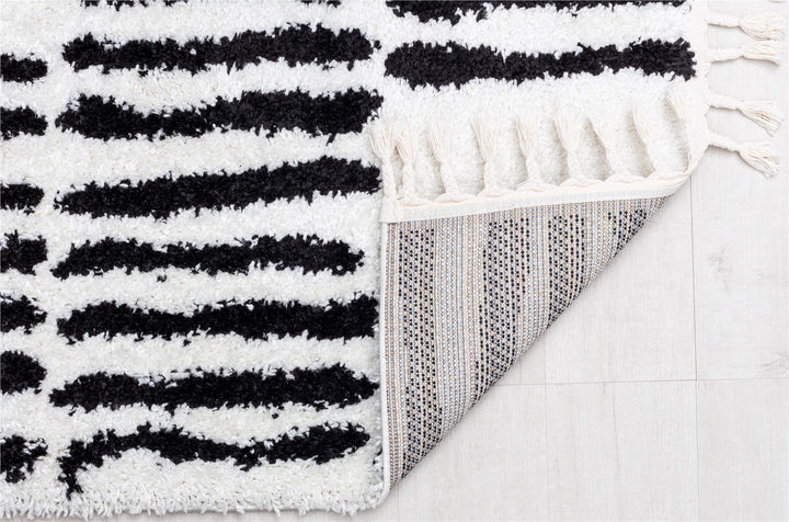 White Rain's signature rug design -  White  -  8'0"x10'0"