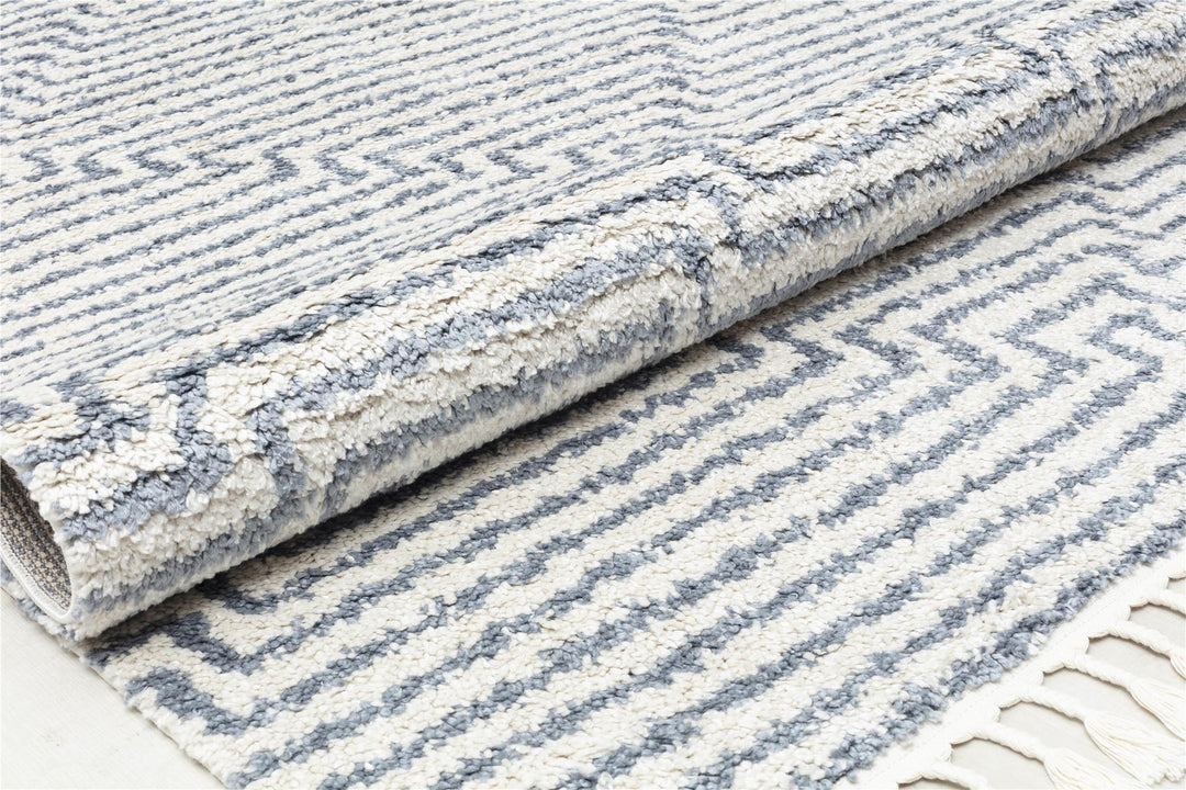 Diamond pattern rug in modern white -  White  -  8'0"x10'0"