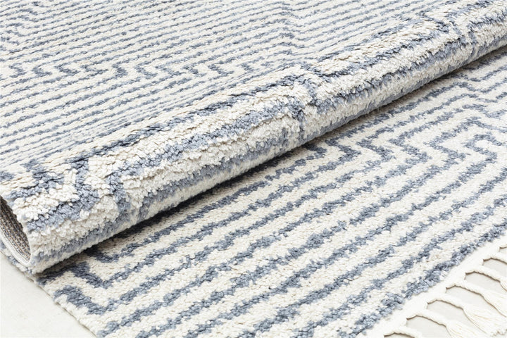 Diamond pattern rug in modern white -  White  -  8'0"x10'0"
