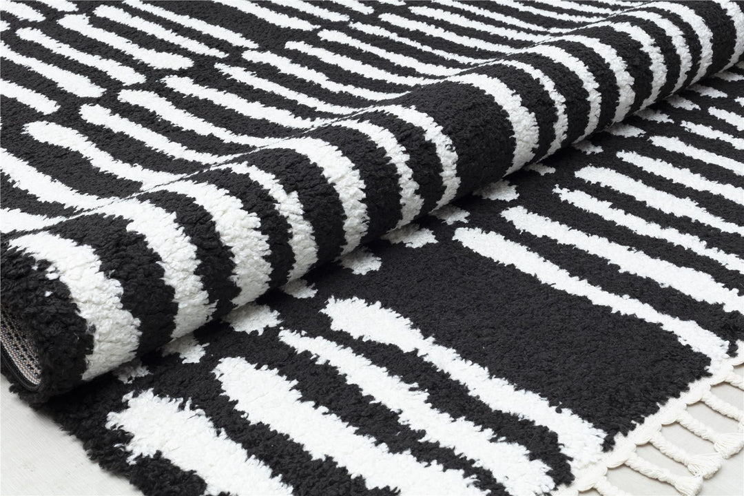 Edgy black area rug styles -  Black  -  5'0"x7'0"