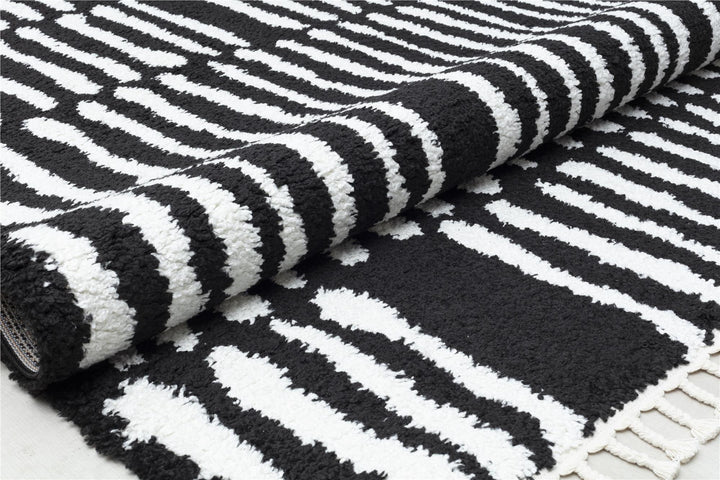 Edgy black area rug styles -  Black  -  5'0"x7'0"