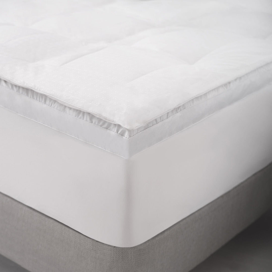 Premium bedding accessory for luxurious sleep -  White  -  Queen