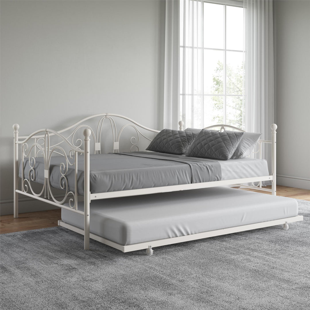 Ballard Victorian Metal Daybed and Trundle with Set - White - Full