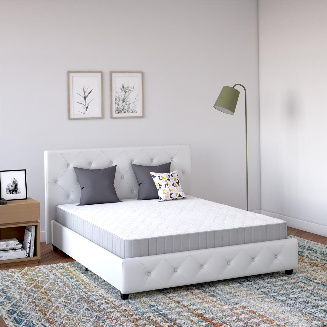 Mattress with 8" coils and a layer of memory foam - White - Full