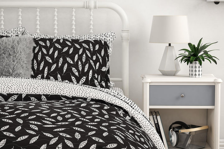 Jax Full 7-Piece Bedding Set with Wrinkle Resistant Lightweight Material - White/Black - Full