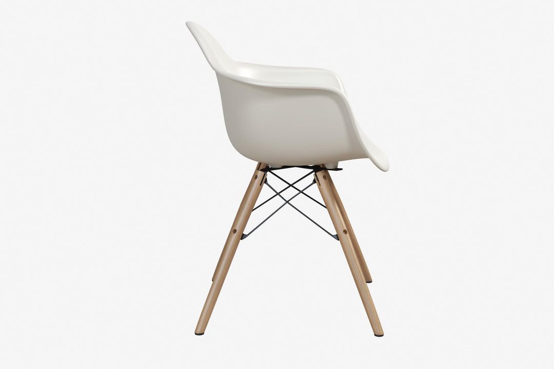 Mid-century design arm seating -  White